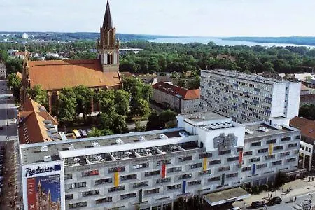 Radisson Blu Hotel, מלון